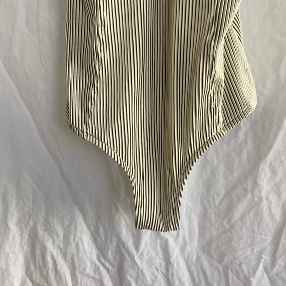 Zulu & Zephyr Husk Stripe Textured One Piece Swimsuit Size 6 - Picture 5 of 12